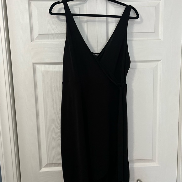 NWOT EXPRESS FAUX WRAP DRESS - BLACK - Picture 6 of 6